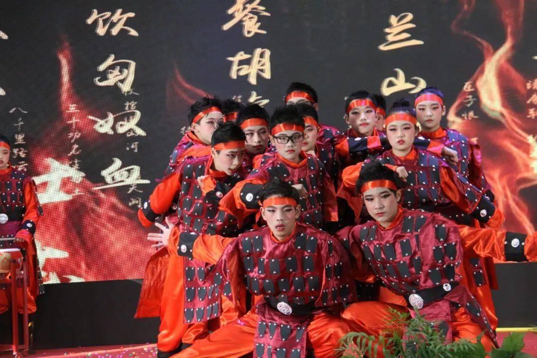 逃离幻想金字塔